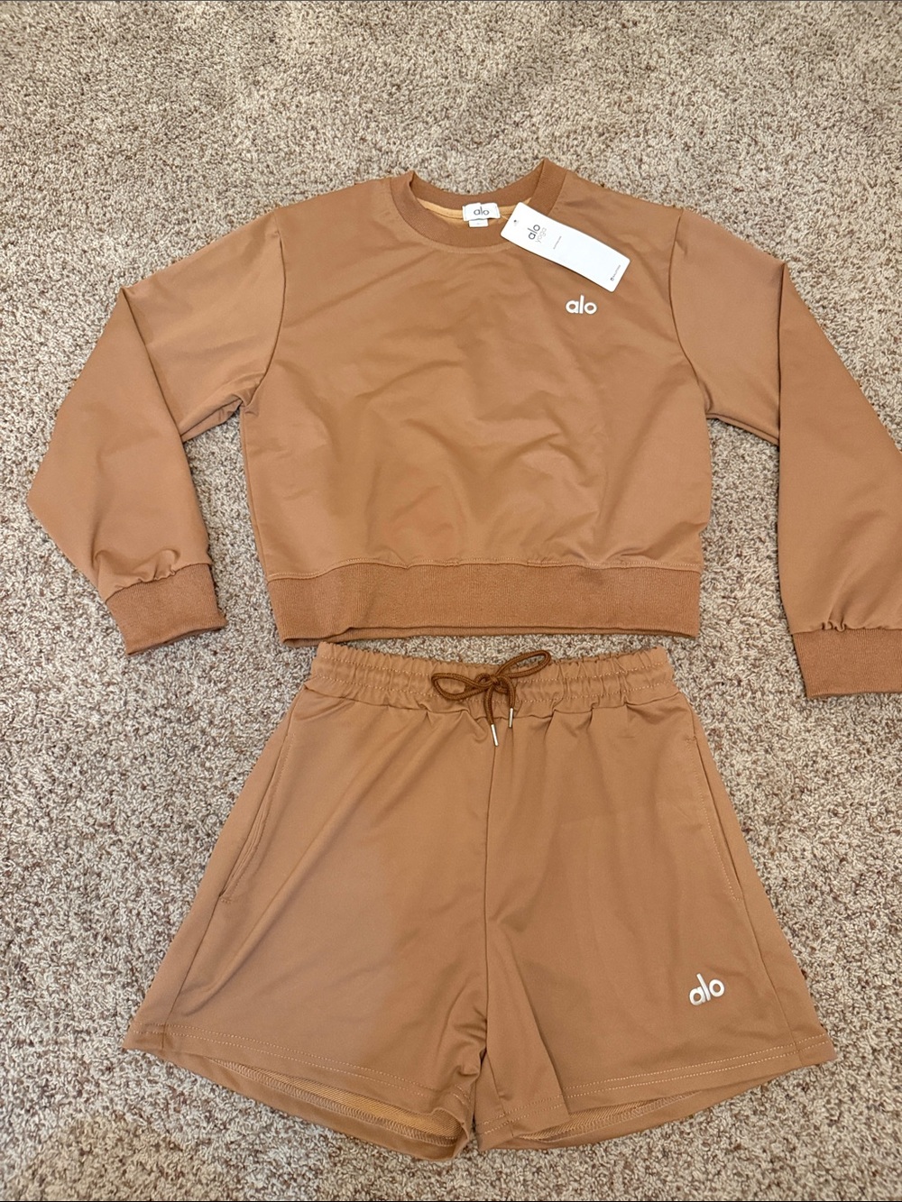 ALO Yoga women’s Tan Drawstring Lounge Shorts & sweatshirt